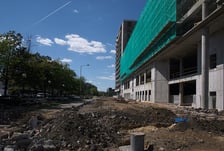 <p>Początek Arkad Wrocławskich - budowa na przestrzeni lat 2005-2007</p>